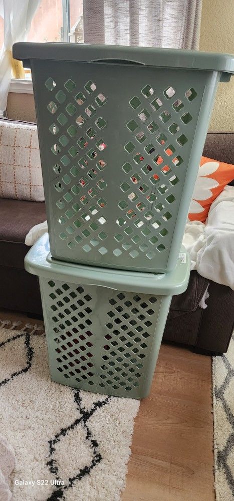 Laundry Basket With Lid.
