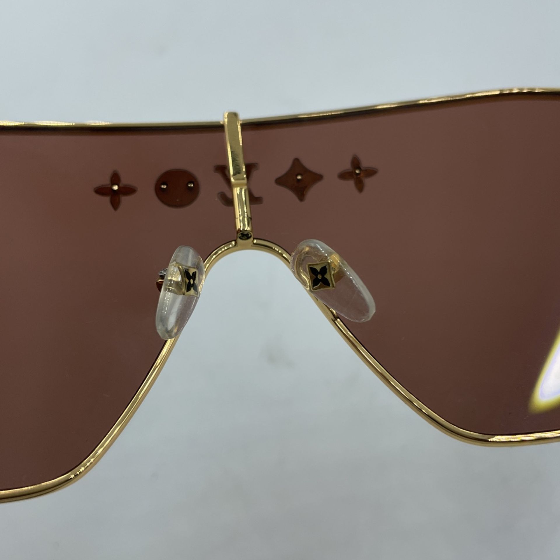 Louis Vuitton Golden Mask Sunglasses for Sale in Los Angeles, CA - OfferUp