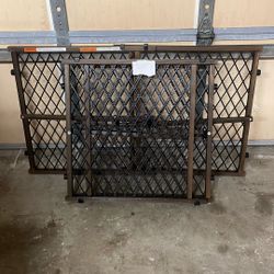 Baby or pet gates