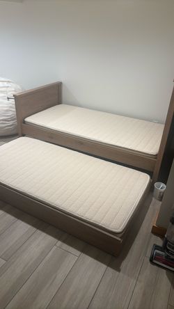 Pottery Barn Kids Trundle Bed
