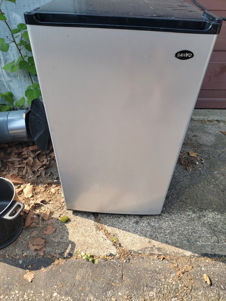 Mini Fridge