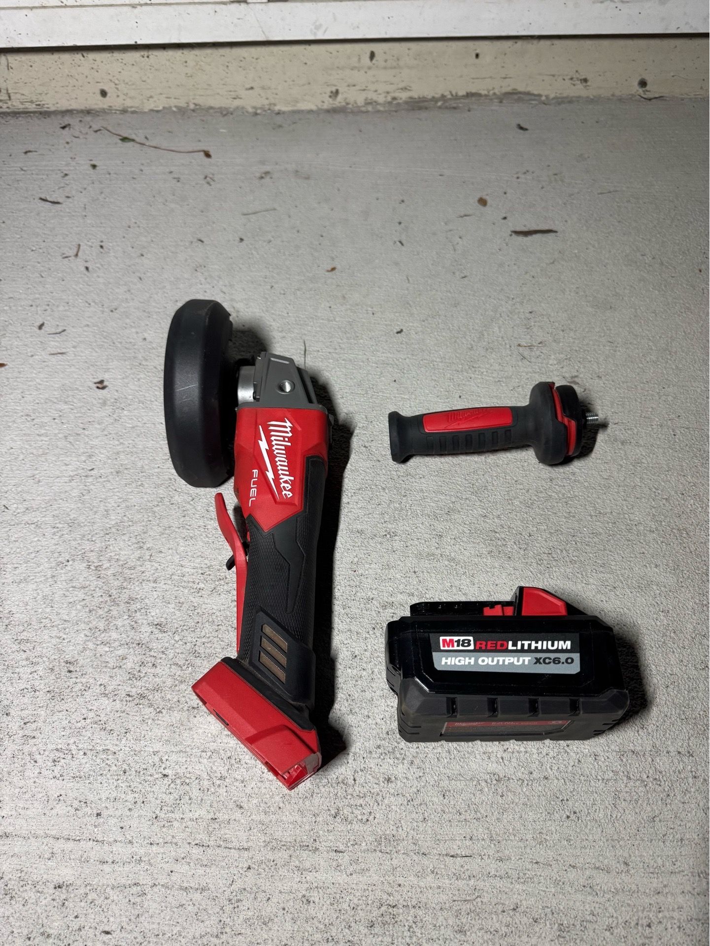 Milwaukee m18 fuel grinder + 6.0 batterie