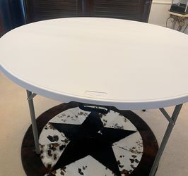 Round Foldable Table