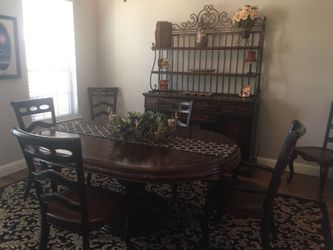 Haverty's Beaujolais Dining room set