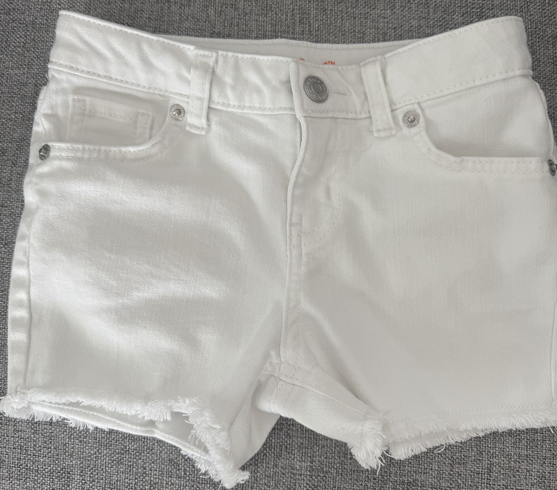 Like new girls size S 6/6x cat n jack white shorts