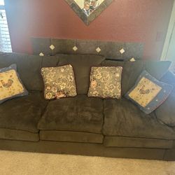 COMFORTABLE SAGE GREEN MICROFIBER COUCH & LOVESEAT SET