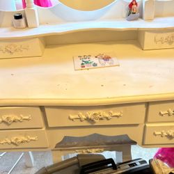 Girl Vanity 