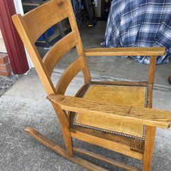 Antique Solid Oak Rocking chair (petite)