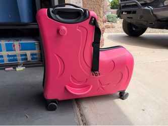 Kids ride on suitcase