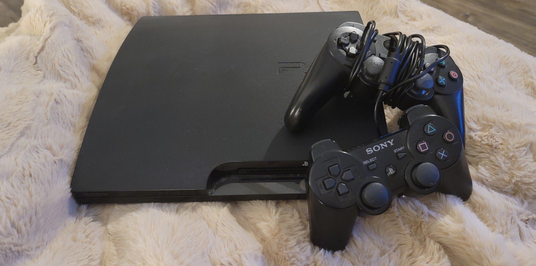 PS 3 GAMING CONSOLE With 2 Gaming Controllers 