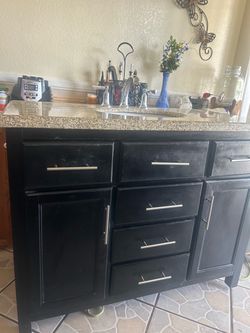 Vanity cabinet