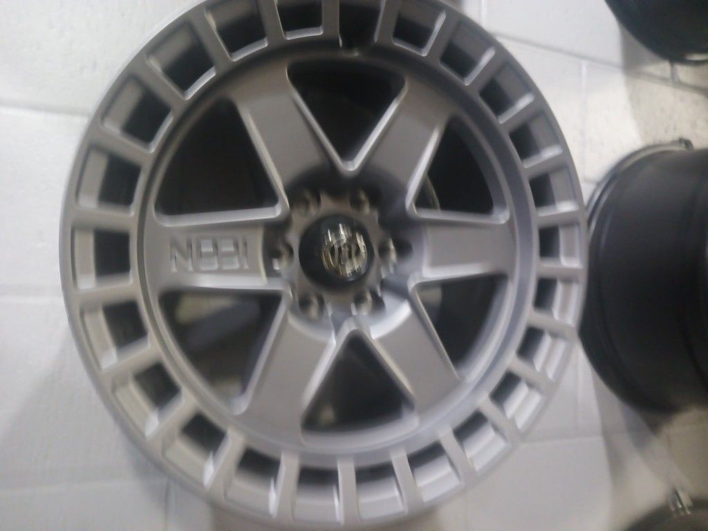 wheels 17 x9 icon available