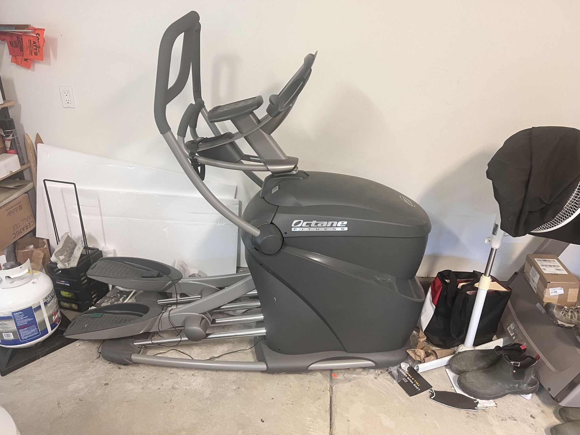 Octane Fitness Elliptical Q37e