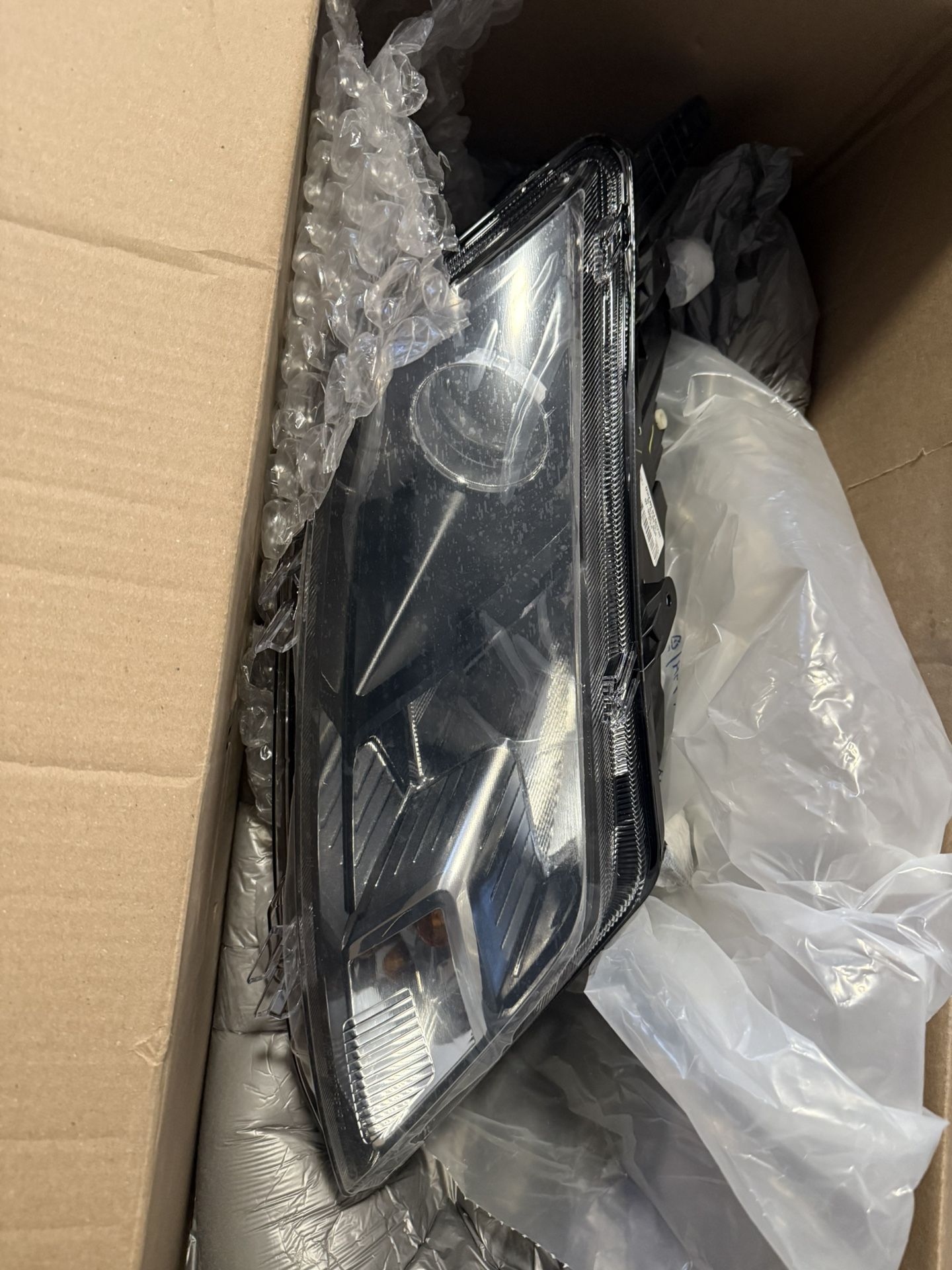 2010-2012 Ford Fusion Headlight