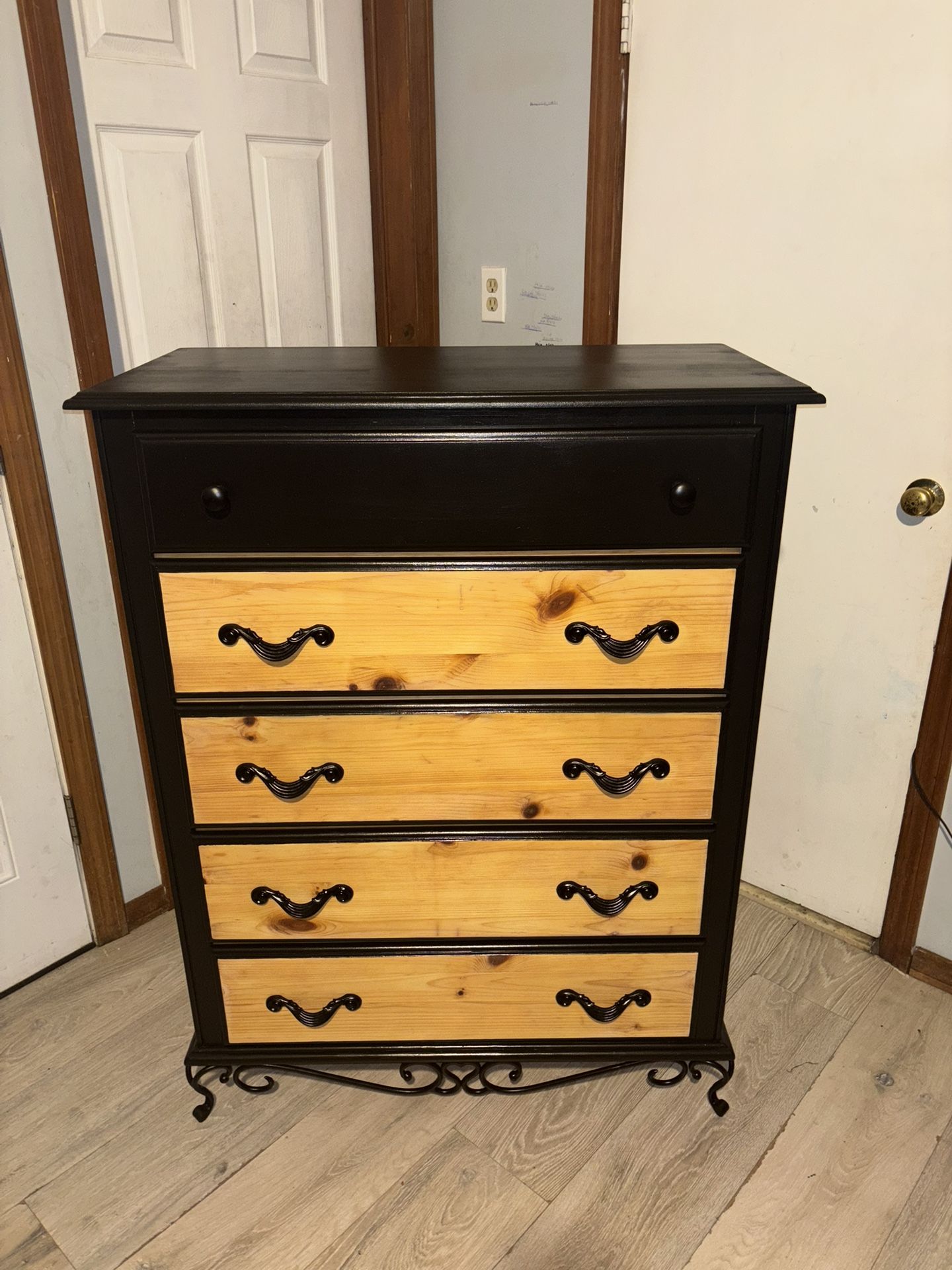 Beautiful Dresser (Chest)