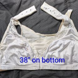 Womens White Front Closure, 6 Hook Disability Or Elderly Bra, No Tags, No Wires, 38" Across The Bottom. Looks Like A DDD Cup, Hooks To Adjust Straps