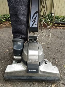KIRBY VACUUM CLEANER G4 PREOWNED. IN GOOD WORKING CONDITION SEE  DESCRIPTION.