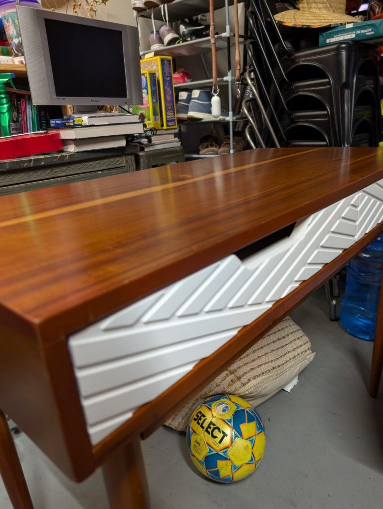 Desk And Chair 