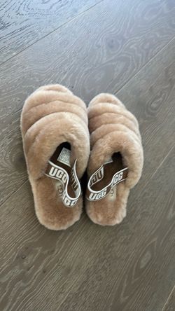 Uggs slippers size 7