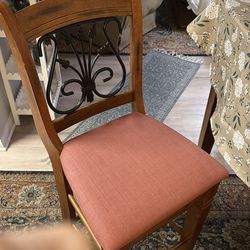 Dining room table with four chair chairs