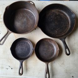 4 Vintage Cast Iron Frying Pans. 1958 Wagner 11inchand More