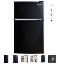 Black mini fridge w freezer