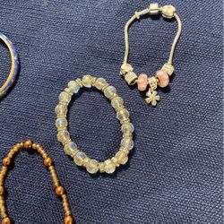 Bracelets 