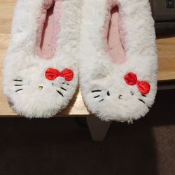 Brand new hello kitty bedroom slippers for women size 5-6