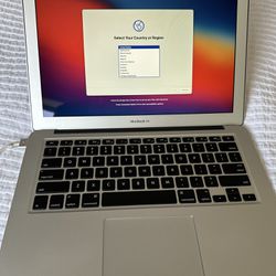MacBook Air 13 inch, Mid 2013, 1.3 GHz Dual Core Intel i5, 128 GB HD, 4 GB RAM