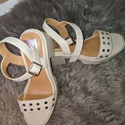 Woman Sandals Size 9