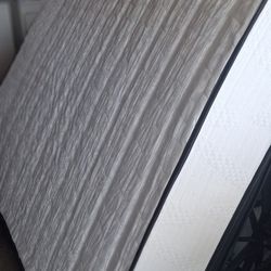 Very Nice Complete Bed Full Size