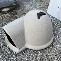 Igloo Dog House 