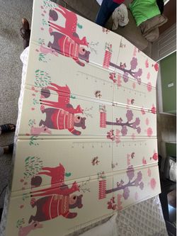 Foldable reversible baby playmat