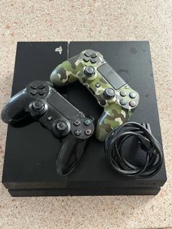 PlayStation 4 + 2 controllers
