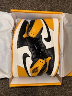 Air Jordan 1 Retro High OG “Taxi / Yellow Toe” Size 9.5