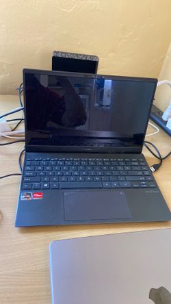 ASUS OLED Zenbook 2022 8 GB Ram, 512 GB storage