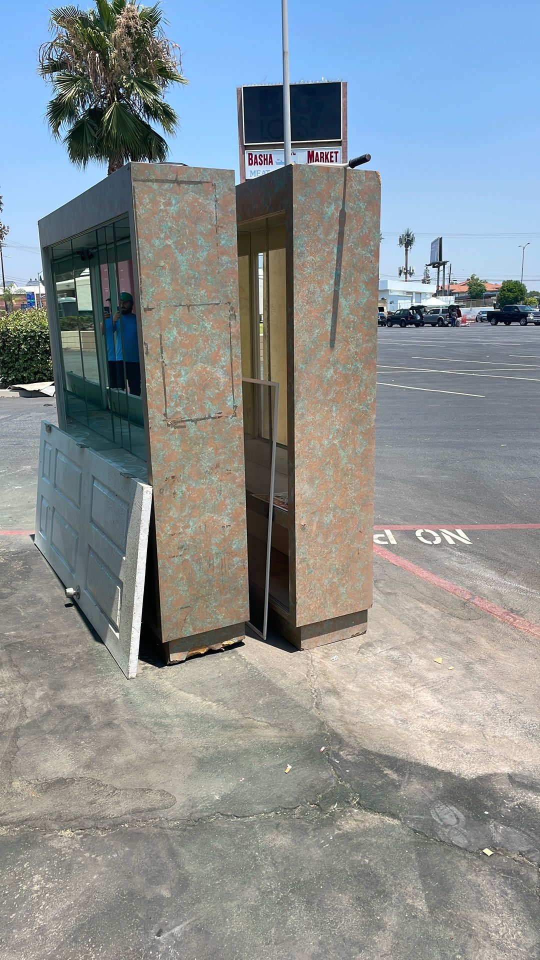 2 Free Cabinets With Mirrors
