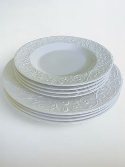 White 8 piece Lenox dinner set