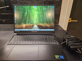 Gigabyte G6 Gaming Laptop – RTX 4060 / i7 / 32GB DDR5 / 1TB SSD / 165Hz