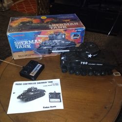 VINTAGE RADIO SHACK RADIO CONTROL SHERMAN TANK TOY