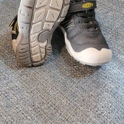 Like New, Size 6 Toddler Keens 