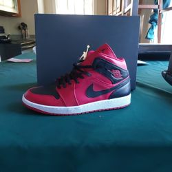 Jordan 1 Mid Reverse Red