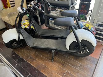 8 FAT TIRES ELECTRIC SCOOTERS WITH CUSTOM PAINTS READY TO MAKE MONEY FOR YOUR RENTAL BUSINESS