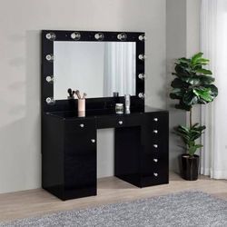 *New Beautiful Seven Drawer Vanity Table and Mirror in High Black Gloss Finish! 