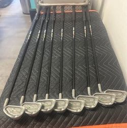 Ping golf club set (8)