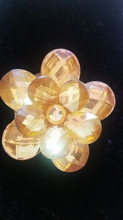 Ambar color pin/brooch