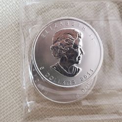 2 X 2011 Elizabeth II Canadian 5 Dollar 1 Ounce Silver Maple Leaf Coins