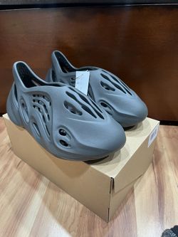 Yeezy Foam Runner Carbon