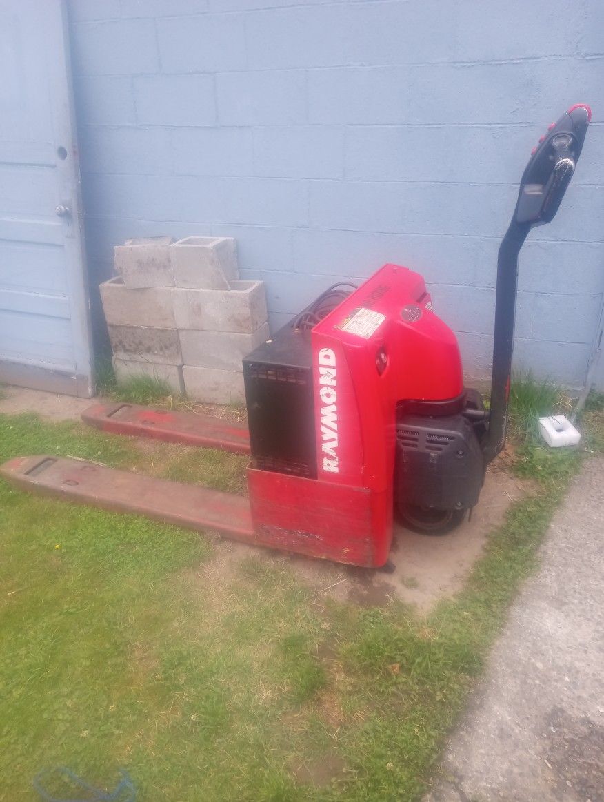 Raymond Electric Pallet Jack