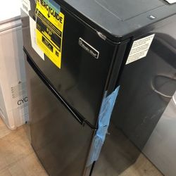 Magic Chef Mini Fridge Hmdr450be ZMHHT